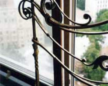 Фрагмент ограждения окна