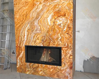 Современный камин из медового оникса с дровяной топкой АСТОВ ПС 12057