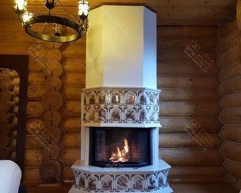 Изразцовый камин в деревянном доме с дровяной призматической топкой АСТОВ ПП 8857 Изразцовый камин в деревянном доме с дровяной призматической топкой АСТОВ ПП 8857