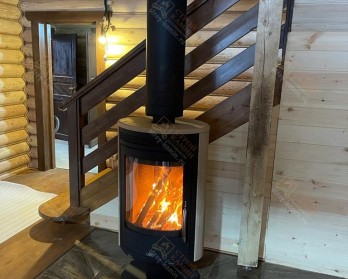 Компактная отопительная дровяная печь АВХ Arktis 8 в деревянном доме: продажа, монтаж под ключ