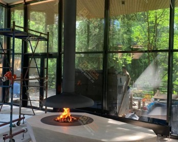 Эксклюзивный подвесной камин AVES в отделке из массива натурального камня, установленный Строй-Камин Эксклюзивный подвесной камин AVES в отделке из массива натурального камня, установленный Строй-Камин